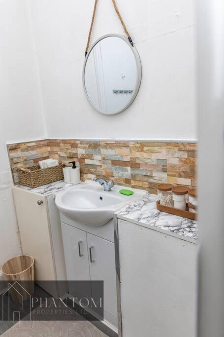 Complex Suite Глазгоу Екстериор снимка